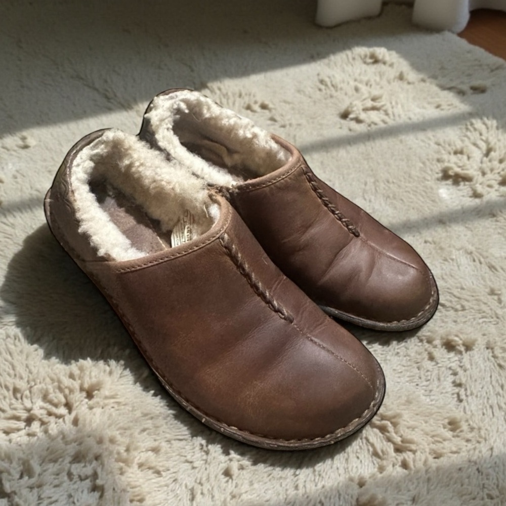 UGG Betty Brown Leather Slip On Loafer Clogs Sheepskin Lined | Size 7